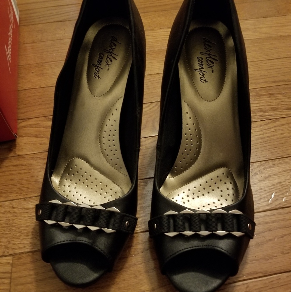 Black Dexflex Comfort Heels